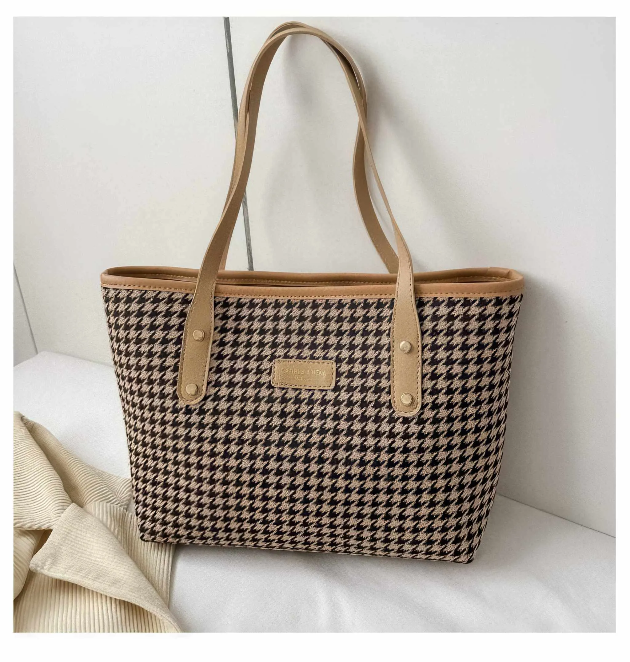 Glow Chic's Houndstooth Shoulder Bag – Winter Fashion Commuting Handbag with Large Capacity for Casual Shopping